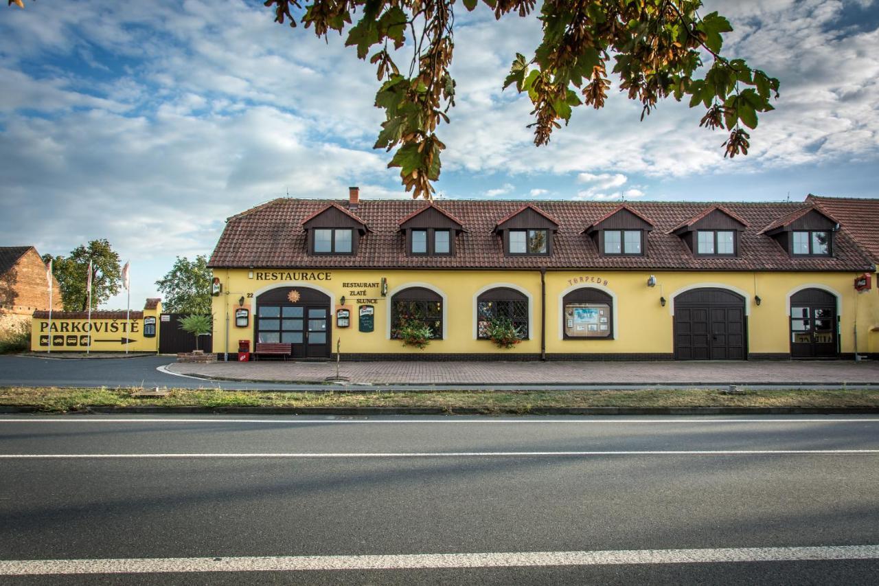 Penzion Zlate Slunce Chocenice Exterior foto